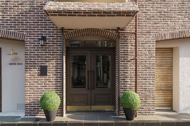 おしゃれなエントランスですね。