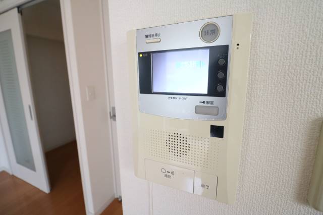 女性の方も安心のモニターフォン付き