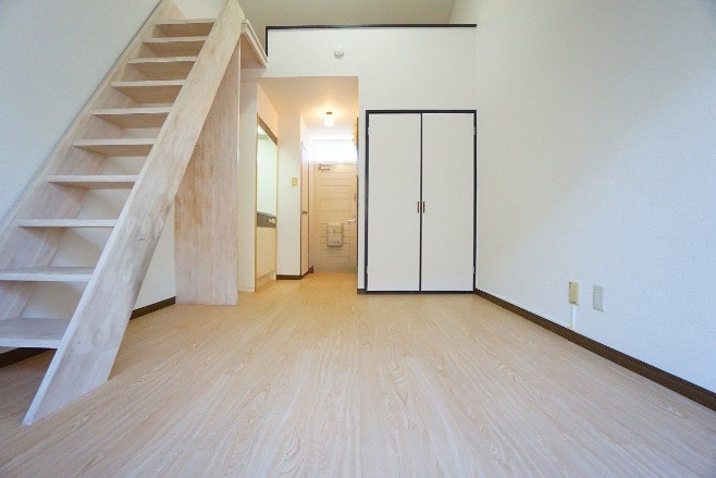 天井高で開放感のある洋室です