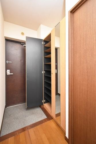 玄関収納もございます。