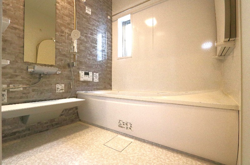 ゆったりとくつろげるバスルームです