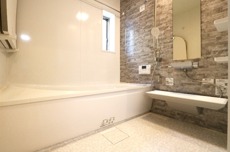 ゆったりとくつろげるバスルームです