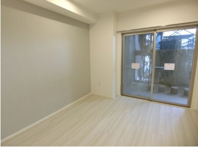 家具の配置に困らないリビングですね