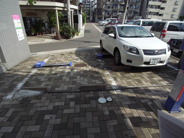 敷地内にコインパーキングもありますよ