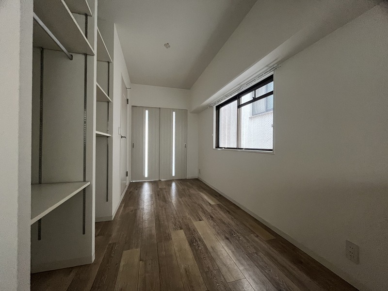 家具の配置に困らないリビングですね