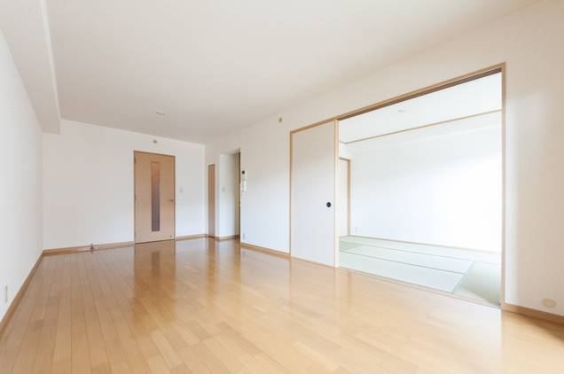 家具の配置に困らないリビングですね