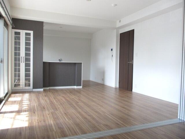 家具の配置がしやすいリビングですね