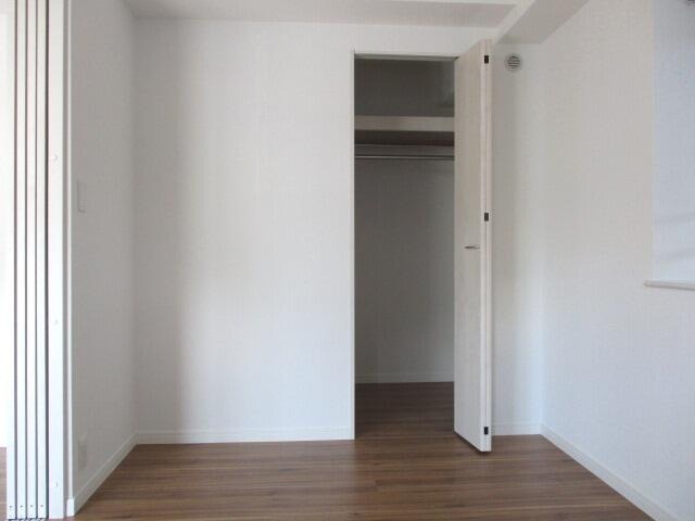 お洋服が多い方でも楽々収納できます