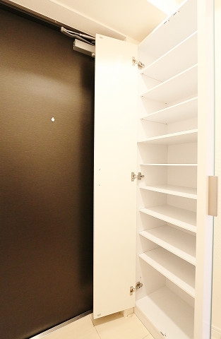 高さ調整できるシューズボックスです