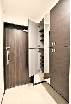 高さ調整できるシューズボックスです