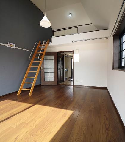 家具の配置に困らないリビングですね