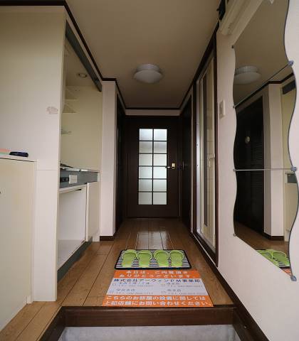 玄関から見るとこんな感じです