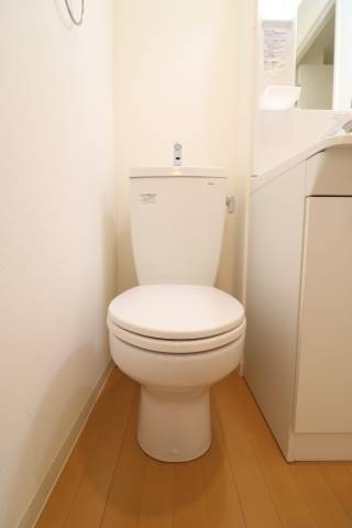 清潔感のあるトイレですね