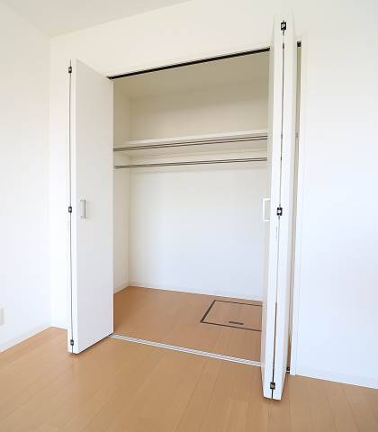 お洋服が多い方でも安心の収納力