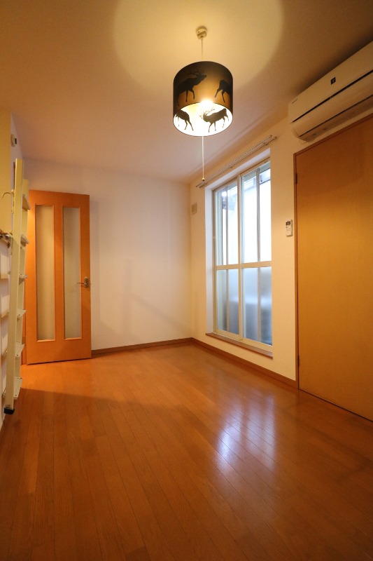 家具の配置に困らないリビングですね