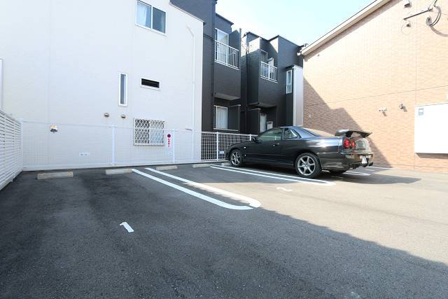 敷地内駐車場有ります