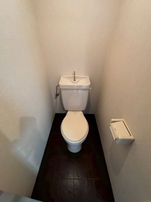 清潔感のあるトイレですね