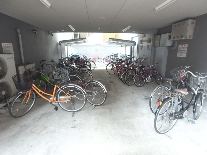 屋根付き駐輪場です。