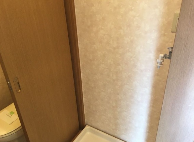室内に洗濯機置けます。