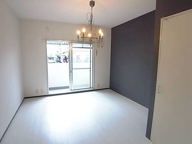 家具の配置に困らないリビングですね