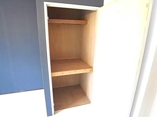 奥行きのある収納でお荷物の多い方も安心