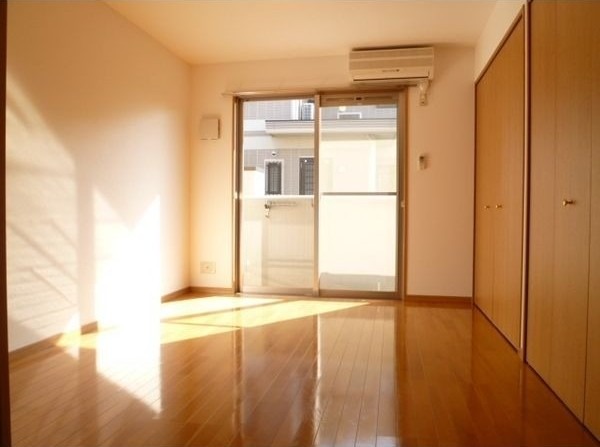 家具の配置に困らないリビングですね