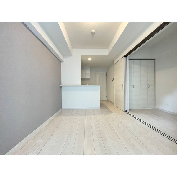 家具の配置に困らないリビングですね