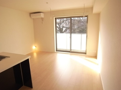 広々リビングでゆっくりお過ごしください