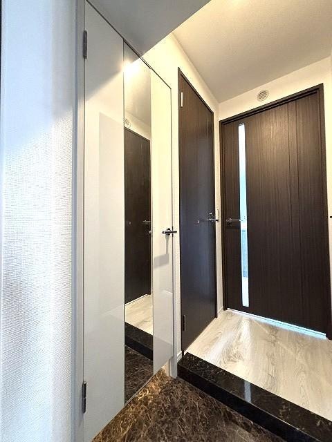 玄関収納完備。