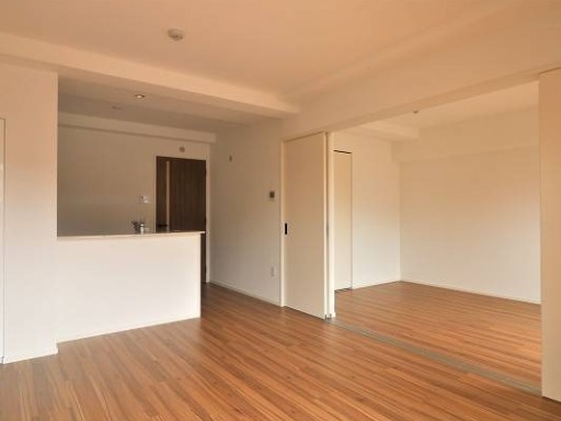 広々リビングでゆっくりお過ごしいただけます