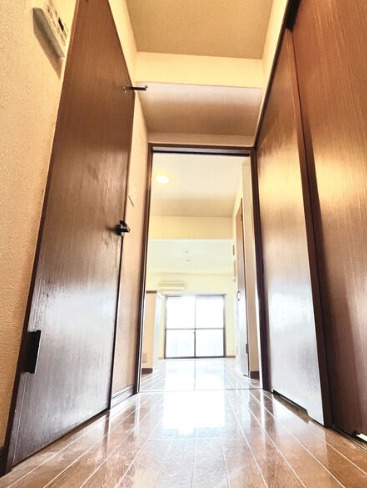 窓からの光玄関がのおかげで明るい現kんですね