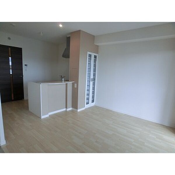 家具の配置がしやすいリビングですね