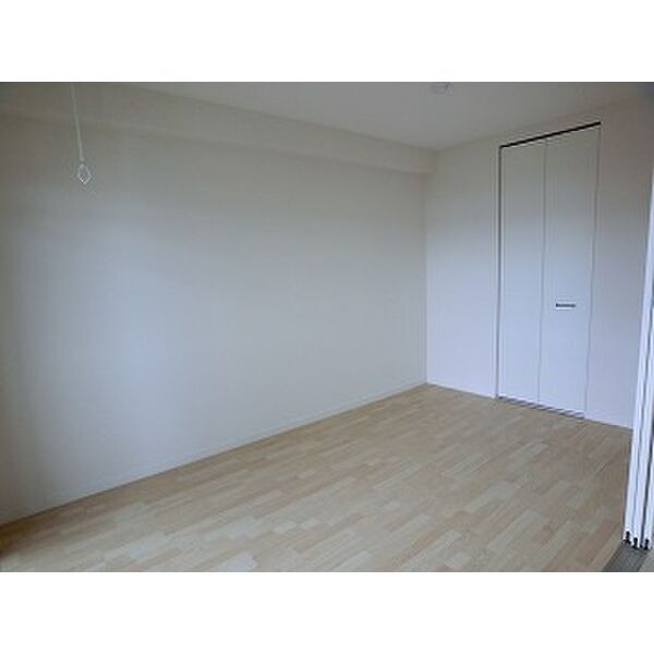 こちらは寝室にいかがでしょうか？？