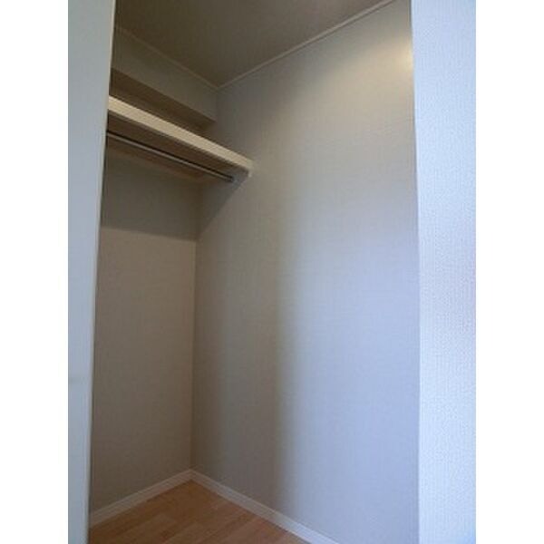 お洋服が多い方でも楽々収納できます