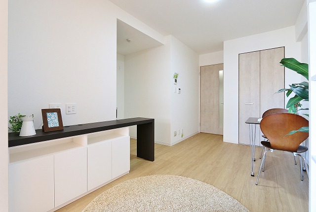 広々リビングでゆっくりお過ごしください