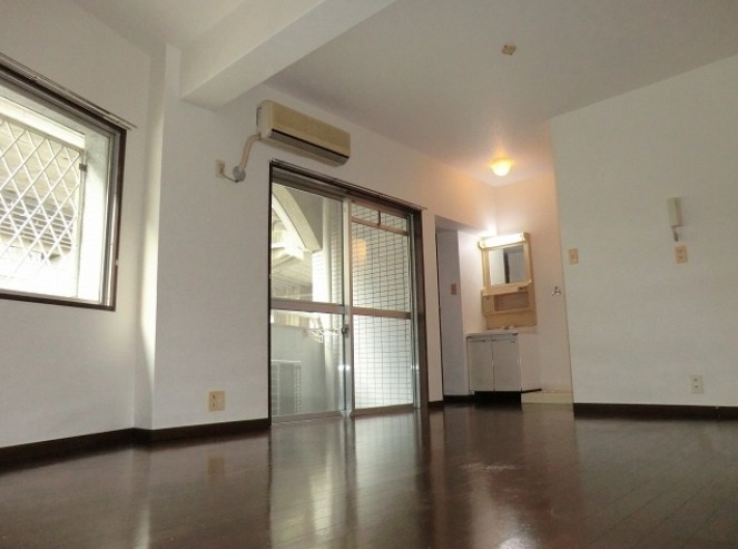 家具の配置が楽しくなるリビングですね