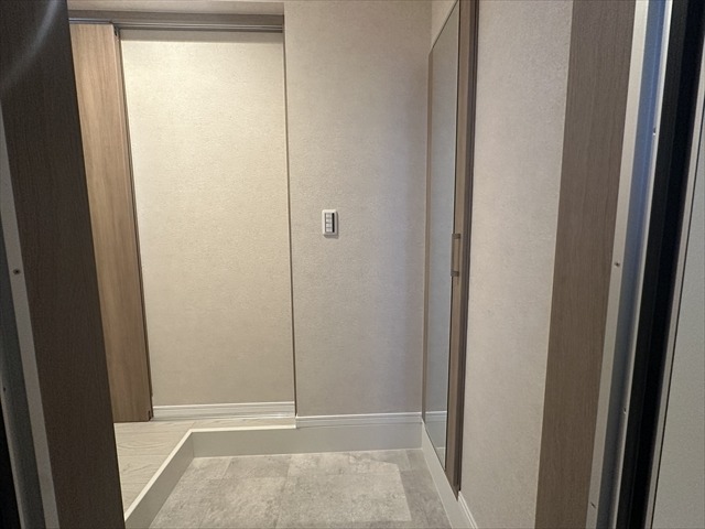 玄関収納完備。