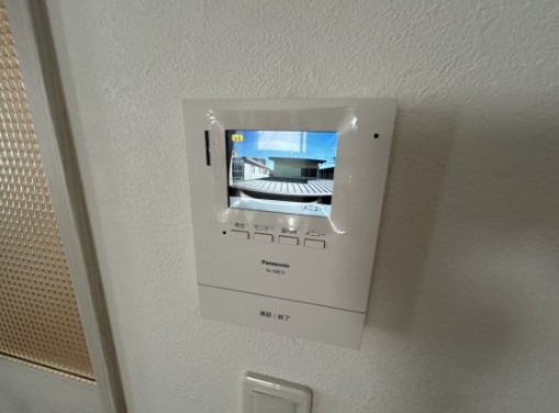 モニター付きインターホンで安心です