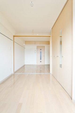 寝室を仕切れる2Kタイプです