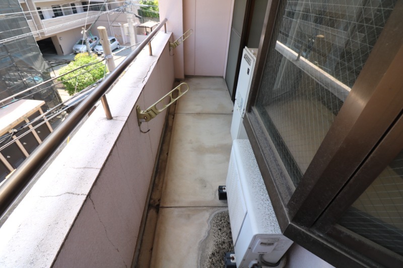 洗濯物はここへどうぞ。