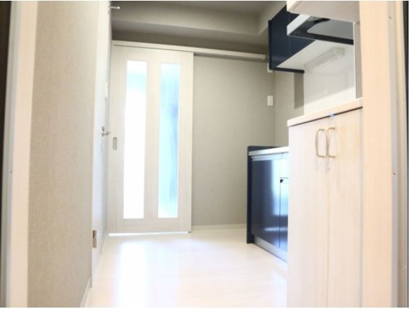 明るい玄関でお出迎え