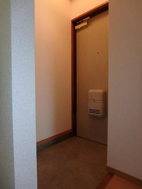 玄関収納もございます。