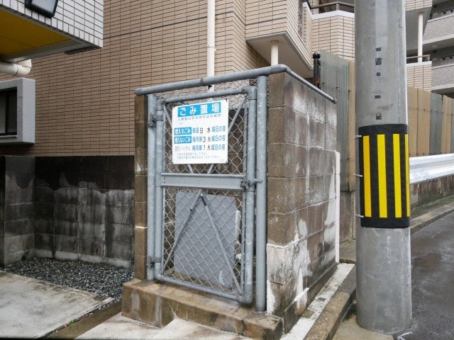 ゴミ置き場もございます。