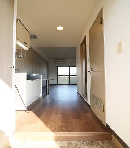 玄関収納も完備。