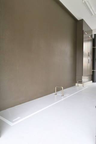 バイク置場は室内なので濡れる心配がありません