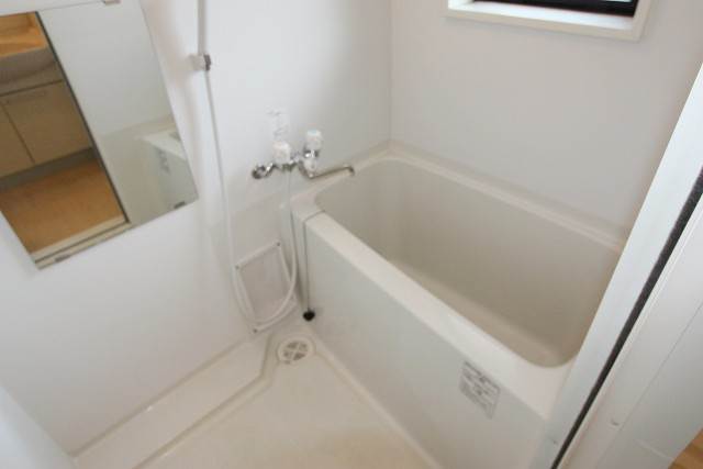 お風呂に窓があり換気も楽々