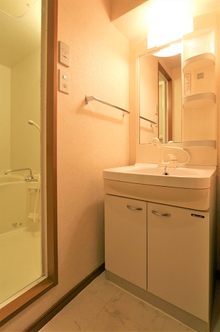 独立洗面台完備。