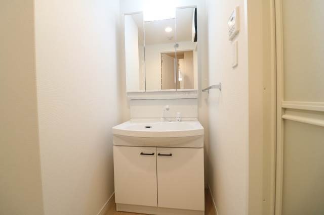 独立洗面台完備。