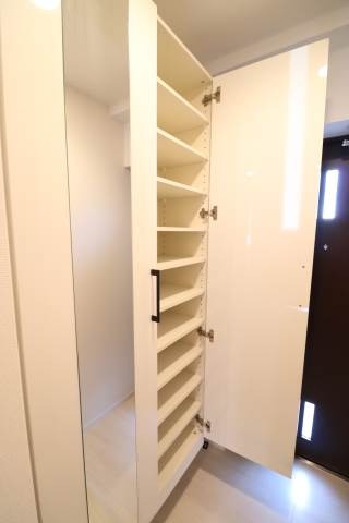 シューズボックス完備。