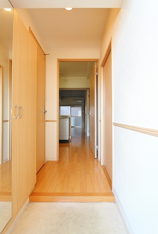 開放感のある玄関でお出迎え